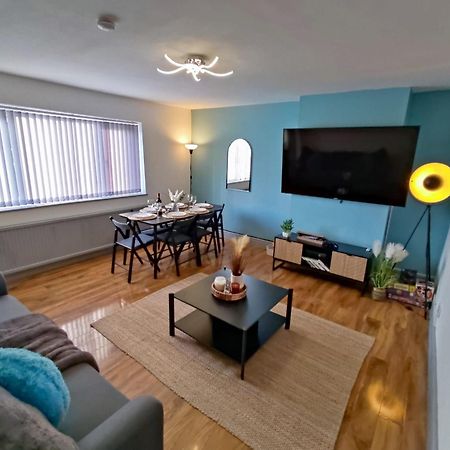 Comfortable 3 Bedrooms Leeds Beach House - Ideal For Family And Contractors - Free Parking For 2 Cars Екстериор снимка