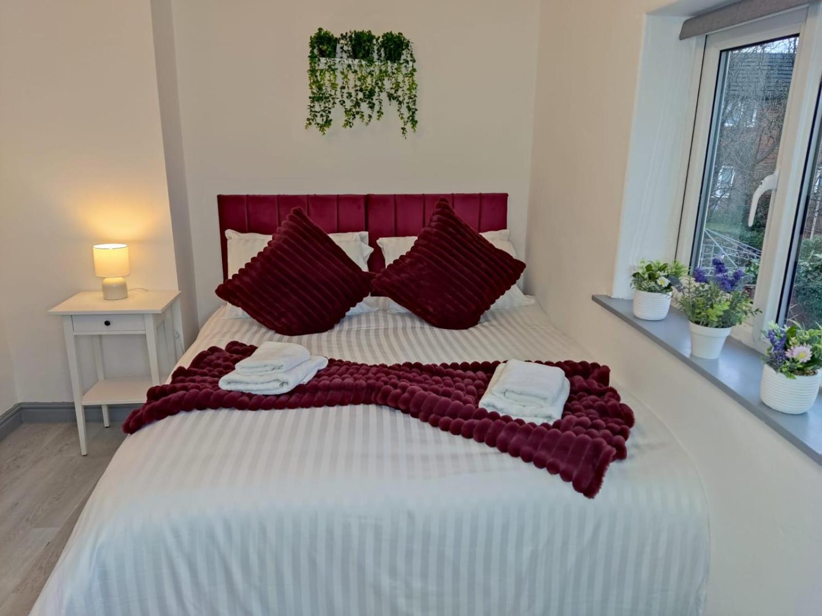 Comfortable 3 Bedrooms Leeds Beach House - Ideal For Family And Contractors - Free Parking For 2 Cars Екстериор снимка