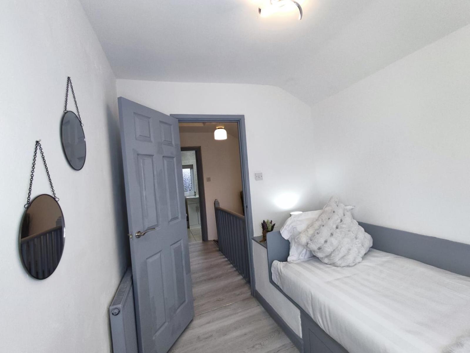 Comfortable 3 Bedrooms Leeds Beach House - Ideal For Family And Contractors - Free Parking For 2 Cars Екстериор снимка