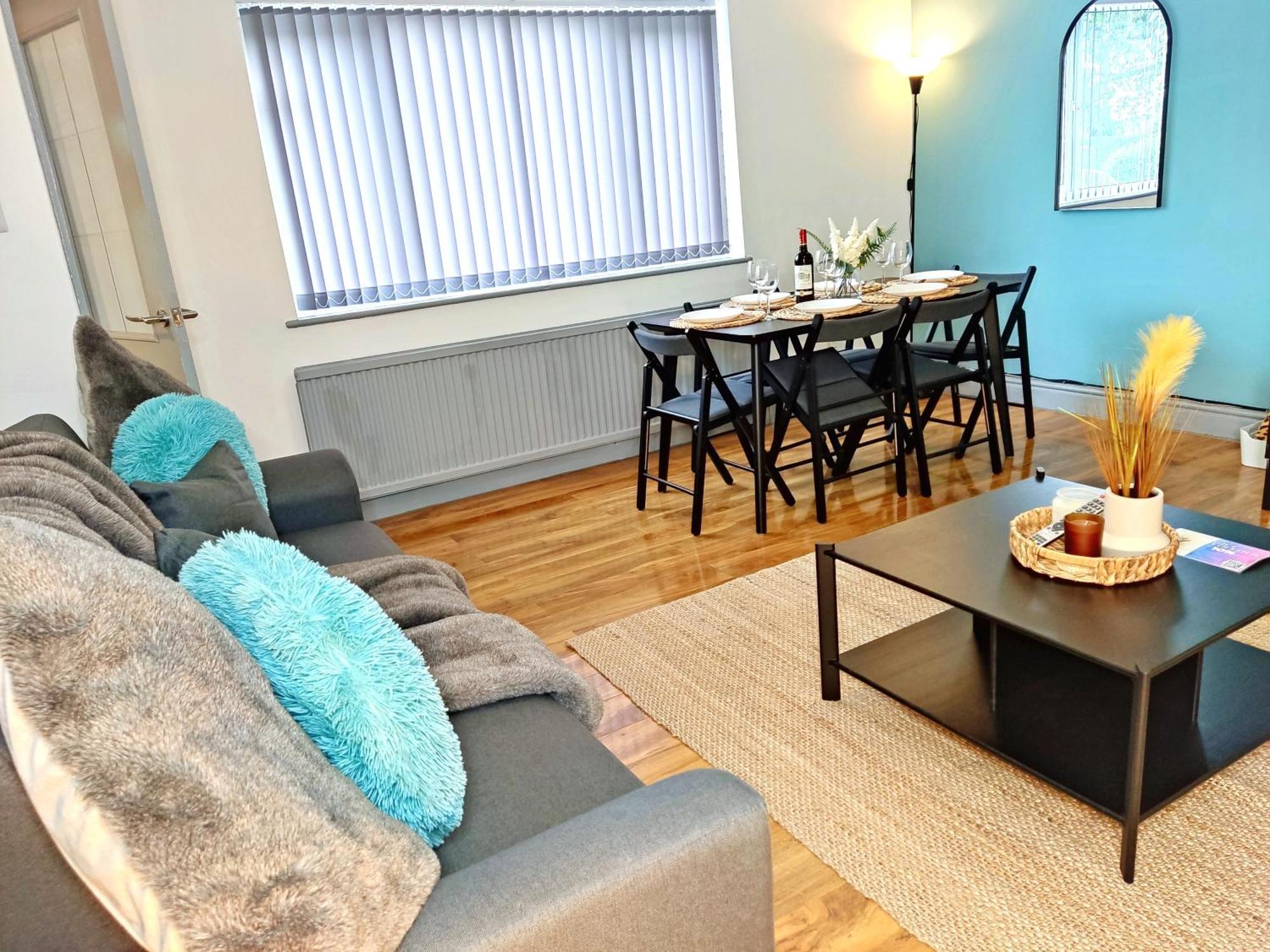 Comfortable 3 Bedrooms Leeds Beach House - Ideal For Family And Contractors - Free Parking For 2 Cars Екстериор снимка