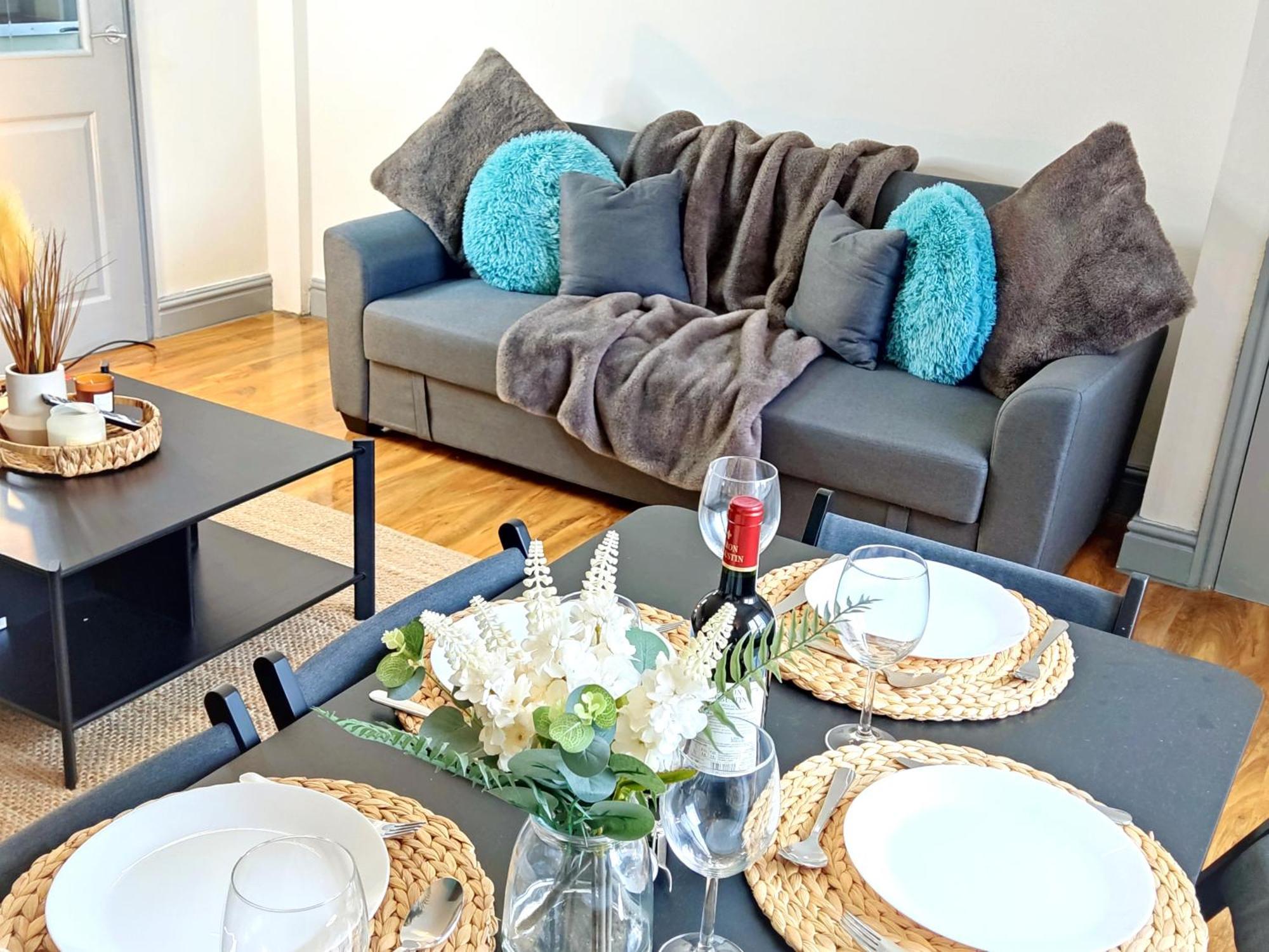 Comfortable 3 Bedrooms Leeds Beach House - Ideal For Family And Contractors - Free Parking For 2 Cars Екстериор снимка