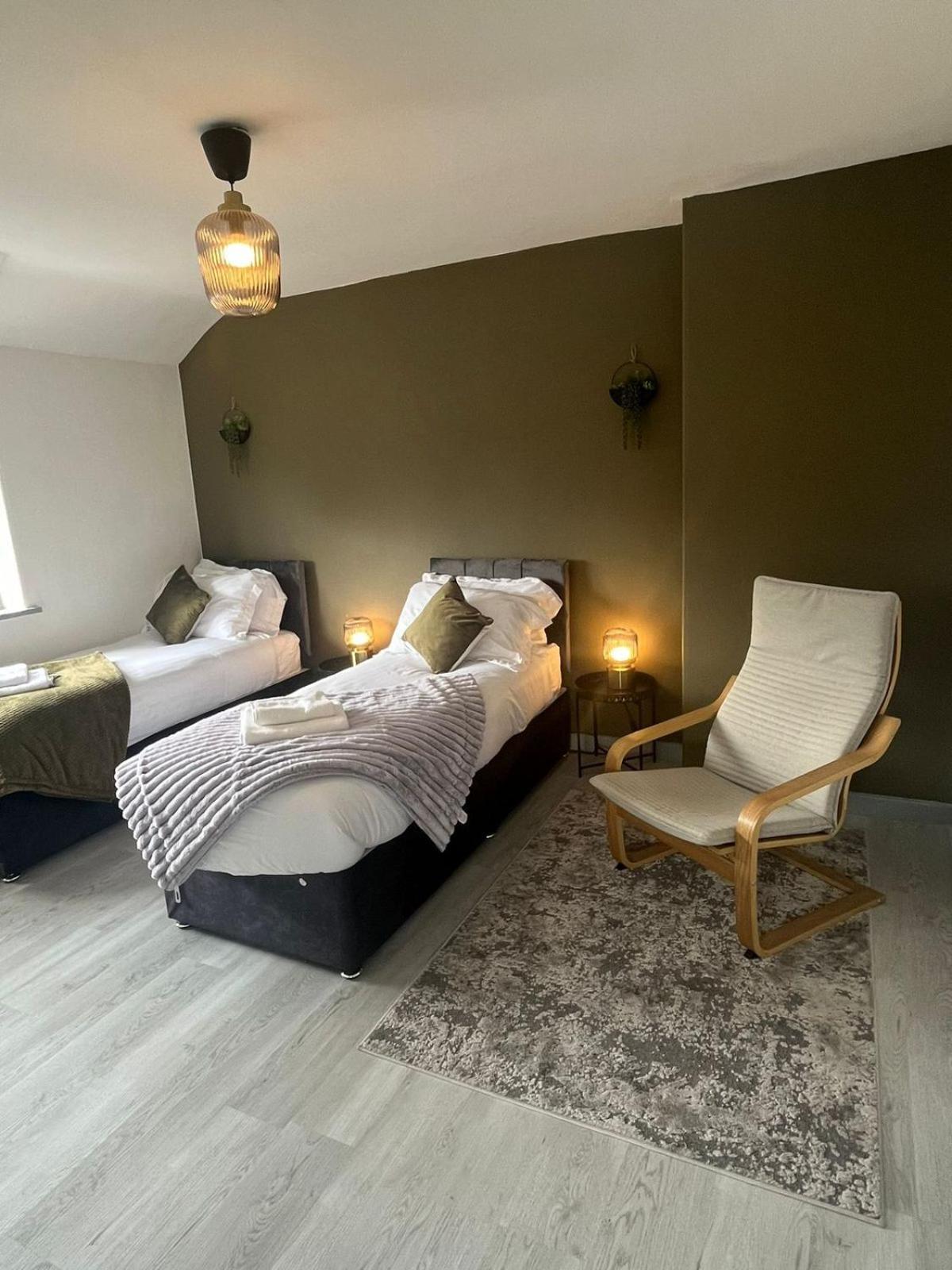 Comfortable 3 Bedrooms Leeds Beach House - Ideal For Family And Contractors - Free Parking For 2 Cars Екстериор снимка