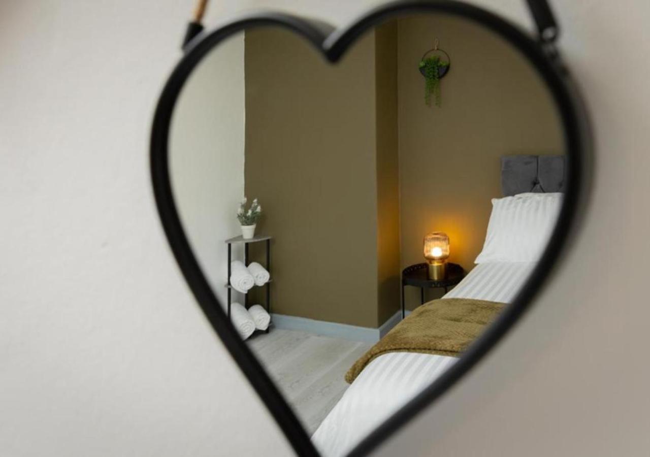 Comfortable 3 Bedrooms Leeds Beach House - Ideal For Family And Contractors - Free Parking For 2 Cars Екстериор снимка