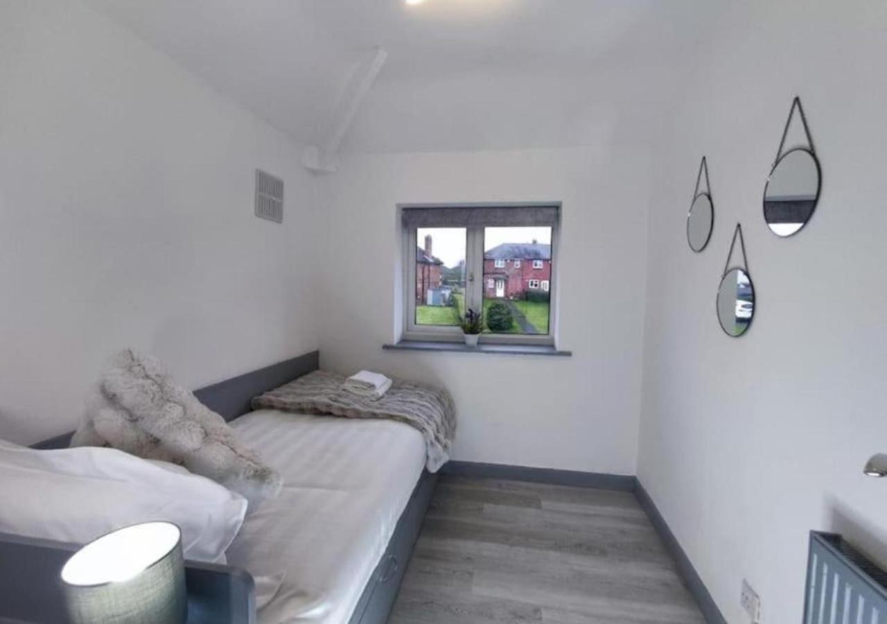 Comfortable 3 Bedrooms Leeds Beach House - Ideal For Family And Contractors - Free Parking For 2 Cars Екстериор снимка