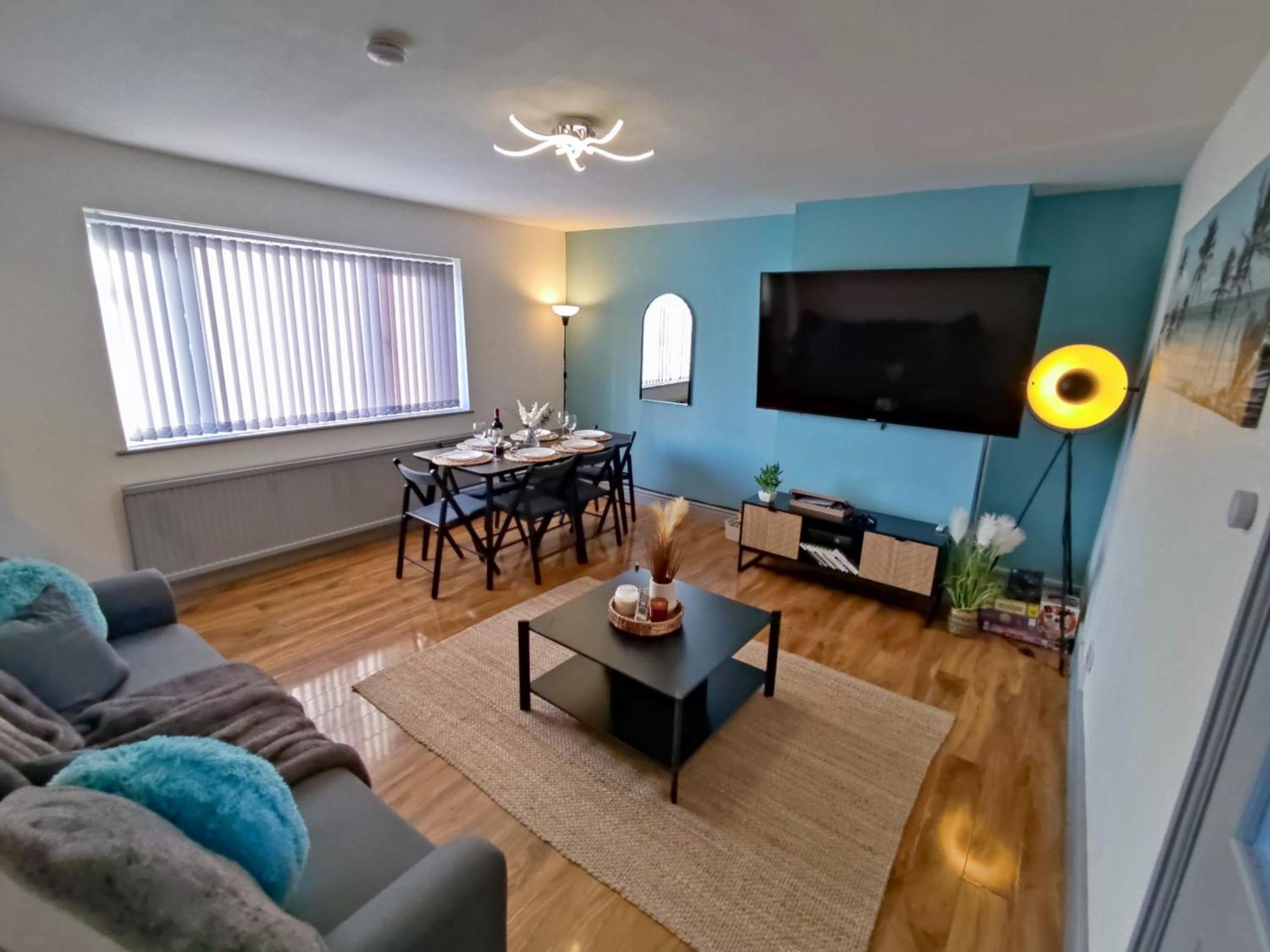 Comfortable 3 Bedrooms Leeds Beach House - Ideal For Family And Contractors - Free Parking For 2 Cars Екстериор снимка