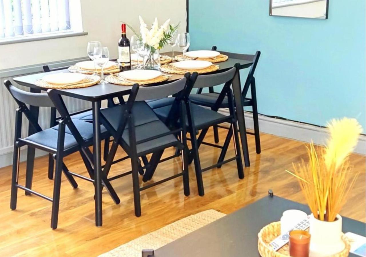 Comfortable 3 Bedrooms Leeds Beach House - Ideal For Family And Contractors - Free Parking For 2 Cars Екстериор снимка